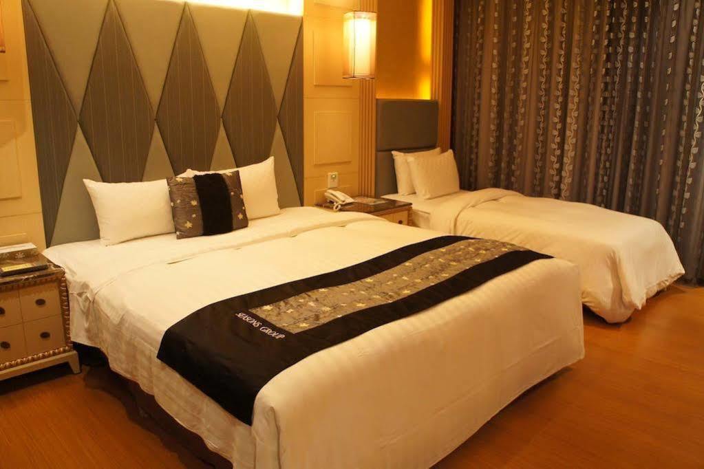 R7 Hotel Kaohsiung Exterior foto